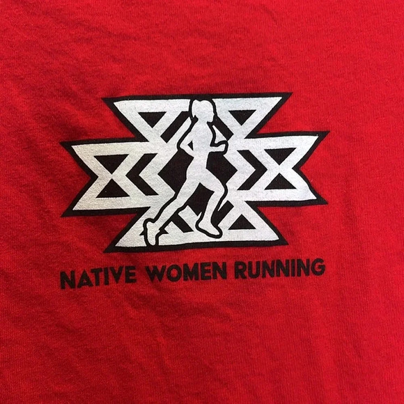 Imperfect Native women running tshirt tee 100% cotton small unique - Picture 3 of 6